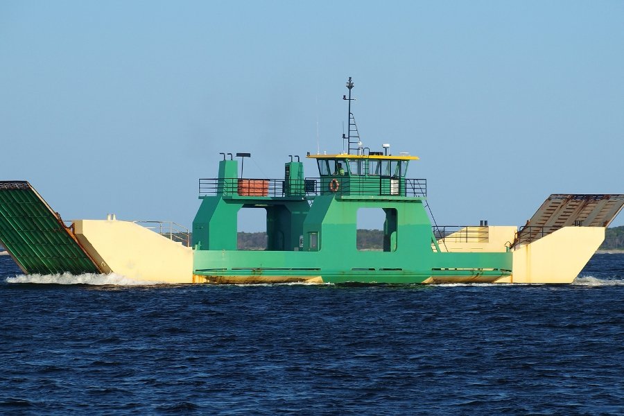 Manta Ray Fraser Island barge